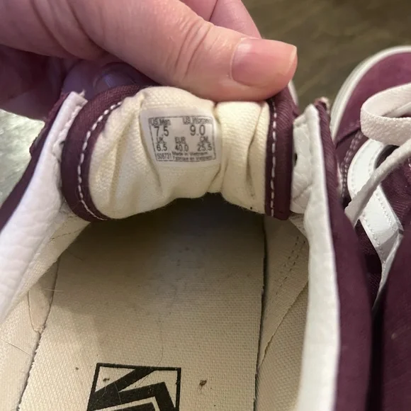 Vans Old Skool Shoes - Picture 4 of 7